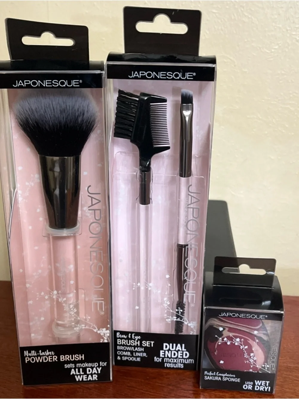 Japonesque makeup brush lot powder brush brow and eye set Sakura sponge